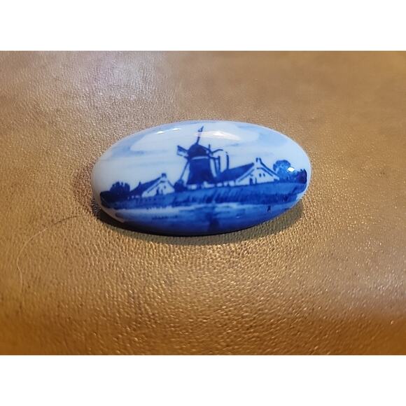 Delft Blue Porcelain Windmill Pin Brooch - Dutch Holland Souvenir - Picture 1 of 2